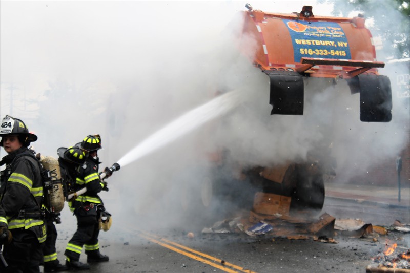 LFD garbage5 060118