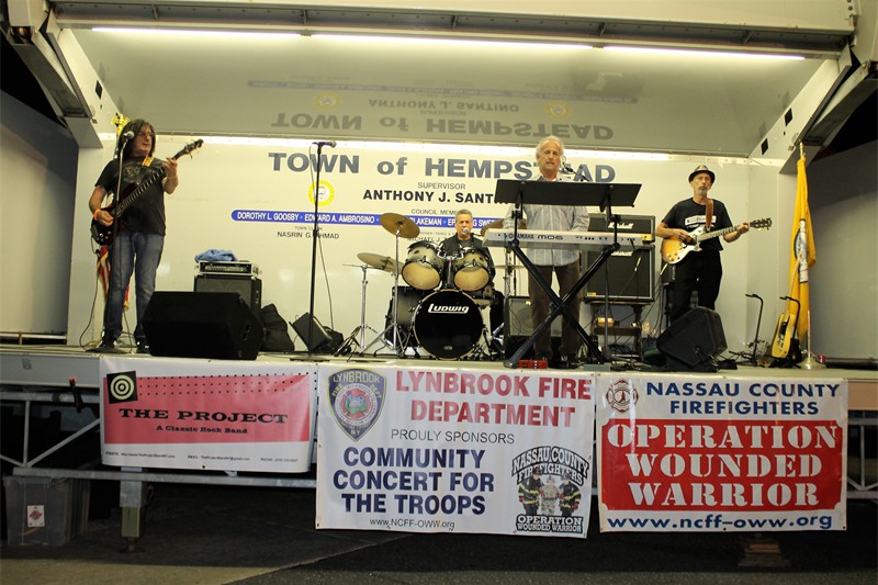 LFD OWW 9c banners on stage 090917