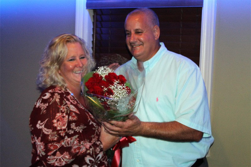 Floodlight dinner 5c 091517 flowers