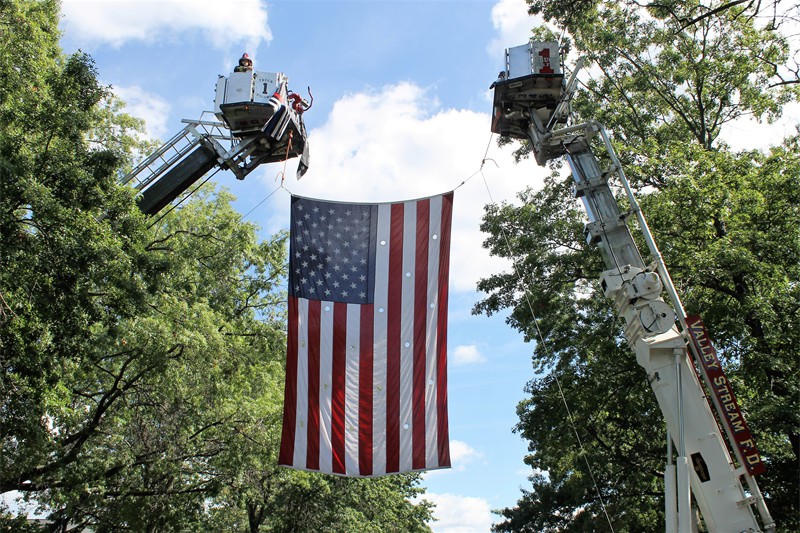 mcd99 083016 procession flag peninsula