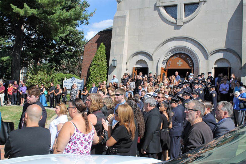 mcd9z 083016 everyone outside church